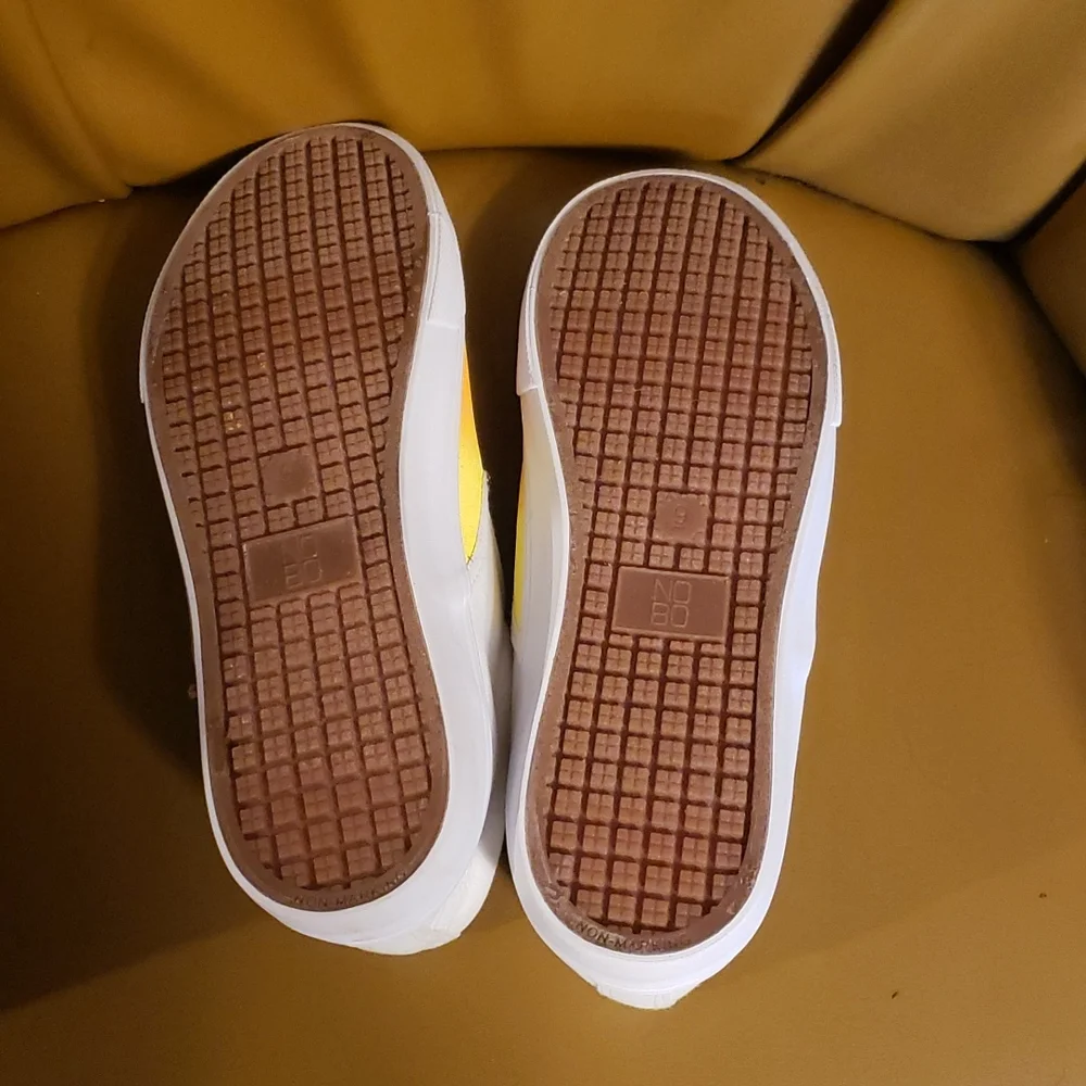 Hand painted slip on shoes - Picture 4 of 4